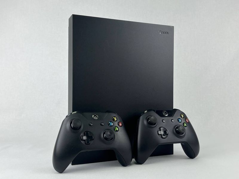 Консоль Microsoft Xbox One X 1TB Black Б/У + Геймпад Бездротовий Version 2 2шт 906 фото