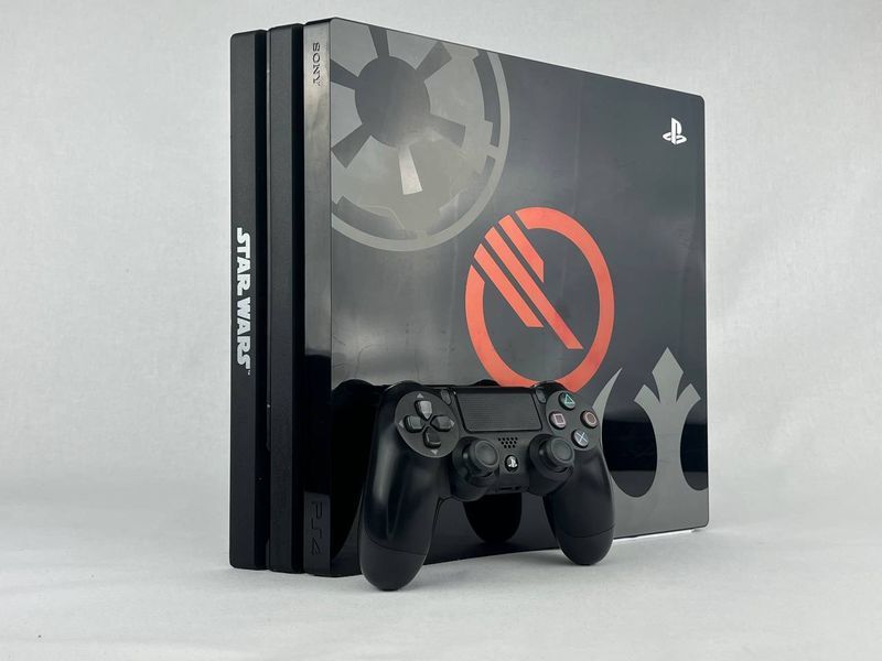 Консоль Sony PlayStation 4 Pro CUH-70-71xx Star Wars Battlefront II Limited Edition 1TB Black Б/У + Геймпад Бездротовий DualShock 4 Version 2 861 фото