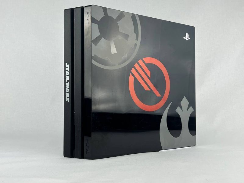 Консоль Sony PlayStation 4 Pro CUH-70-71xx Star Wars Battlefront II Limited Edition 1TB Black Б/У + Геймпад Бездротовий DualShock 4 Version 2 861 фото