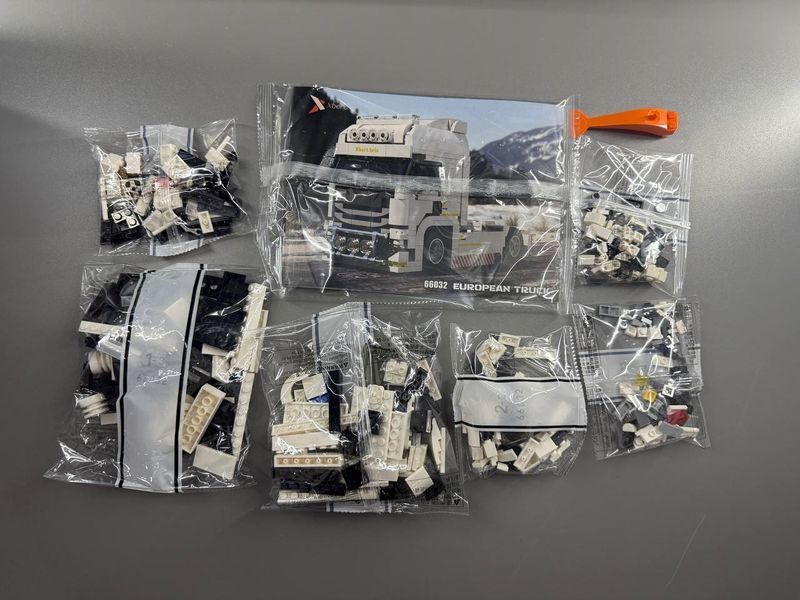 Конструктор European Truck + shipping container 725 деталей 7986 фото