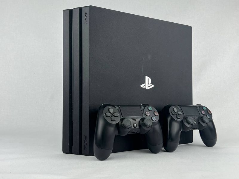 Консоль Sony PlayStation 4 Pro CUH-72xx 1TB Black Б/У + Геймпад Бездротовий DualShock 4 Version 2 2шт 896 фото